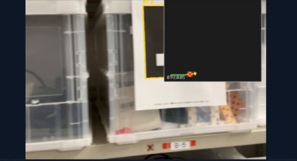 マーカーありの壁面テスト。棚とマーカーが写り、処理は途中